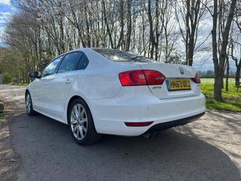 Volkswagen Jetta 2.0 TDI Sport DSG Euro 5 4dr