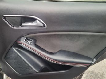 Mercedes-Benz GLA 2.1 GLA200 CDI AMG Line 7G-DCT Euro 6 (s/s) 5dr