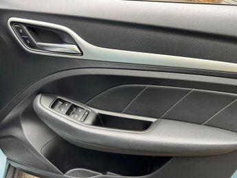 MG MG ZS 44.5kWh Exclusive Auto 5dr