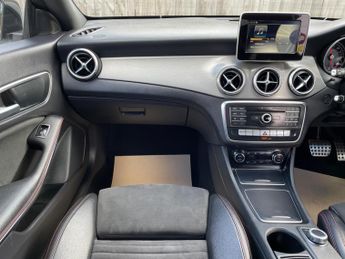 Mercedes-Benz CLA 2.1 CLA220d AMG Line Coupe 7G-DCT 4MATIC Euro 6 (s/s) 4dr