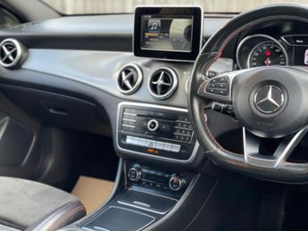 Mercedes-Benz CLA 2.1 CLA220d AMG Line Coupe 7G-DCT 4MATIC Euro 6 (s/s) 4dr
