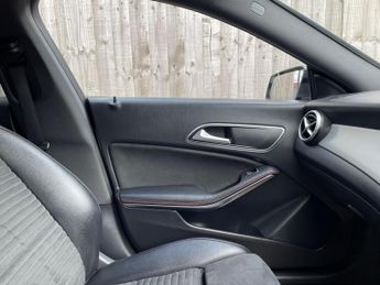 Mercedes-Benz CLA 2.1 CLA220d AMG Line Coupe 7G-DCT 4MATIC Euro 6 (s/s) 4dr