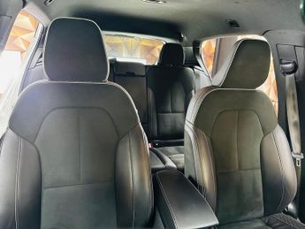 Volvo XC40 2.0 B4 MHEV R-Design Pro Auto Euro 6 (s/s) 5dr
