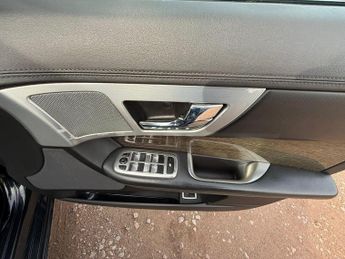 Jaguar XF 2.2d Premium Luxury Auto Euro 5 (s/s) 4dr