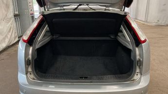 Ford Focus 1.6 Titanium 5dr