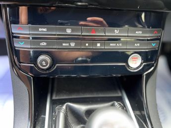 Jaguar XE 2.0d SE Euro 6 (s/s) 4dr