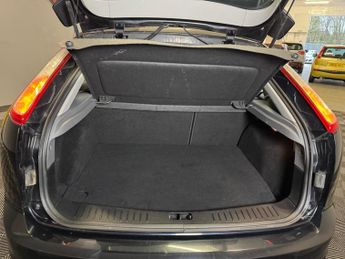 Ford Focus 1.6 Zetec S 5dr