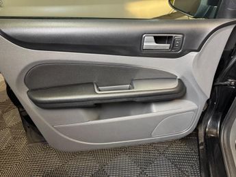 Ford Focus 1.6 Zetec S 5dr