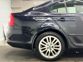 SKODA OCTAVIA 2.0 TDI Laurin & Klement DSG Euro 5 5dr