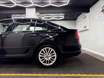 SKODA OCTAVIA 2.0 TDI Laurin & Klement DSG Euro 5 5dr