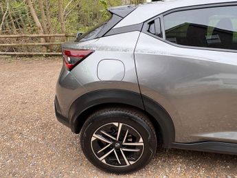 Nissan Juke 1.0 DIG-T N-Connecta DCT Auto Euro 6 (s/s) 5dr