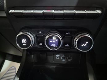 Renault Arkana 1.6 E-TECH Iconic Auto 2WD Euro 6 (s/s) 5dr