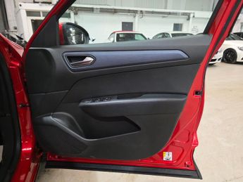 Renault Arkana 1.6 E-TECH Iconic Auto 2WD Euro 6 (s/s) 5dr