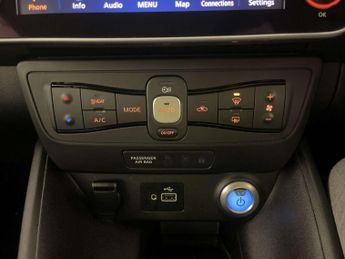 Nissan Leaf 40kWh Acenta Hatchback 5dr Electric Auto (150 ps)