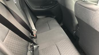 Toyota Yaris 1.5 VVT-h Design E-CVT Euro 6 (s/s) 5dr