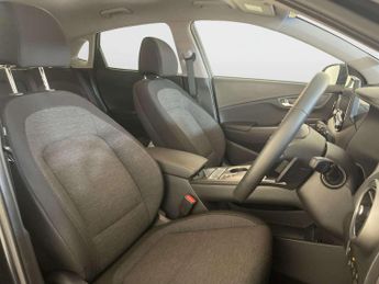 Hyundai KONA 39kWh Premium SUV 5dr Electric Auto (10.5kW Charger) (136 ps)