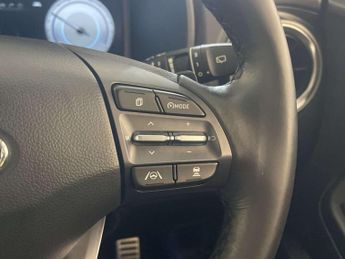 Hyundai KONA 39kWh Premium SUV 5dr Electric Auto (10.5kW Charger) (136 ps)