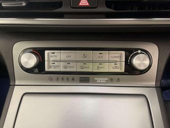 Hyundai KONA 39kWh Premium SUV 5dr Electric Auto (10.5kW Charger) (136 ps)