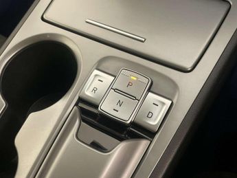 Hyundai KONA 39kWh Premium SUV 5dr Electric Auto (10.5kW Charger) (136 ps)