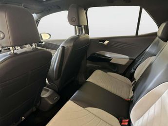 Volkswagen ID.3 Pro Performance 58kWh Family Hatchback 5dr Electric Auto (204 ps