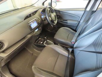 Toyota Yaris 1.5 VVT-h Excel E-CVT Euro 6 5dr (15in Alloy)