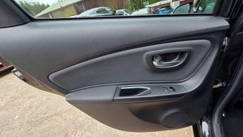 Toyota Yaris 1.5 VVT-h Excel E-CVT Euro 6 5dr (15in Alloy)