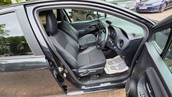 Toyota Yaris 1.5 VVT-h Excel E-CVT Euro 6 5dr (15in Alloy)