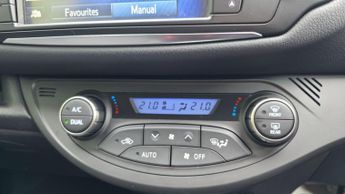 Toyota Yaris 1.5 VVT-h Excel E-CVT Euro 6 5dr (15in Alloy)