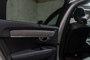 Volvo V90 Cross Country 2.0 B5 MHEV Plus Auto AWD Euro 6 (s/s) 5dr