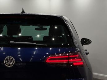 Volkswagen e-Golf 35.8kWh e-Golf Auto 5dr