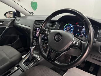Volkswagen e-Golf 35.8kWh e-Golf Auto 5dr