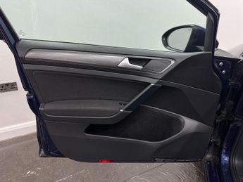 Volkswagen e-Golf 35.8kWh e-Golf Auto 5dr