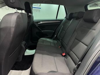 Volkswagen e-Golf 35.8kWh e-Golf Auto 5dr