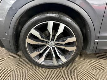 Volkswagen Tiguan 1.5 TSI EVO R-Line Tech DSG Euro 6 (s/s) 5dr