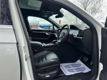 Volkswagen Touareg 3.0 TDI V6 R-Line Tech Tiptronic 4Motion Euro 6 (s/s) 5dr