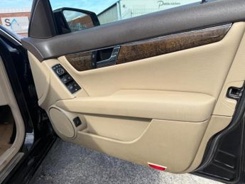 Mercedes-Benz C Class 1.8 C180 BlueEfficiency Elegance Auto Euro 5 5dr