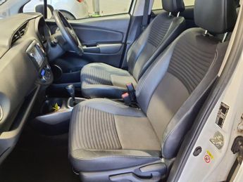Toyota Yaris 1.5 VVT-h Excel E-CVT Euro 6 5dr (15in Alloy)
