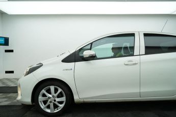 Toyota Yaris 1.5 VVT-h Excel E-CVT Euro 6 5dr (15in Alloy)