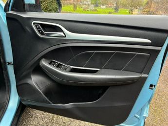 MG MG ZS 44.5kWh Exclusive Auto 5dr