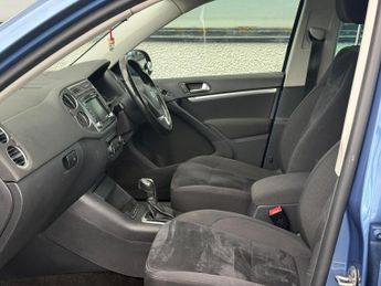 Volkswagen Tiguan 2.0 TDI BlueMotion Tech SE DSG 4WD Euro 5 (s/s) 5dr