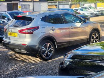 Nissan Qashqai 1.2 DIG-T N-Connecta XTRON Euro 6 (s/s) 5dr