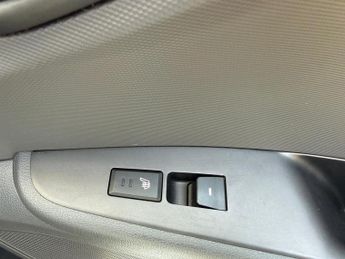 Hyundai IONIQ 1.6 h-GDi Premium SE DCT Euro 6 (s/s) 5dr