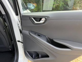 Hyundai IONIQ 1.6 h-GDi Premium SE DCT Euro 6 (s/s) 5dr