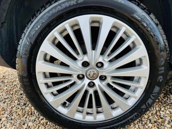 Vauxhall Grandland X 1.6 Turbo D BlueInjection Tech Line Nav Auto Euro 6 (s/s) 5dr