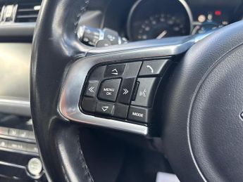 Jaguar XF 2.0d Portfolio Auto Euro 6 (s/s) 4dr
