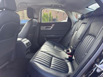 Jaguar XF 2.0d Portfolio Auto Euro 6 (s/s) 4dr