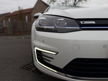 Volkswagen e-Golf 35.8kWh e-Golf Hatchback 5dr Electric Auto (136 ps)