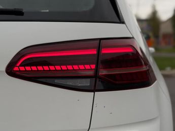 Volkswagen e-Golf 35.8kWh e-Golf Hatchback 5dr Electric Auto (136 ps)
