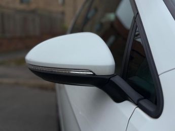 Volkswagen e-Golf 35.8kWh e-Golf Hatchback 5dr Electric Auto (136 ps)