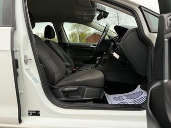 Volkswagen e-Golf 35.8kWh e-Golf Hatchback 5dr Electric Auto (136 ps)